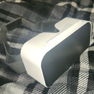 Sharper Image VR Headset with Black Faceplate – Virtual Reality Viewer